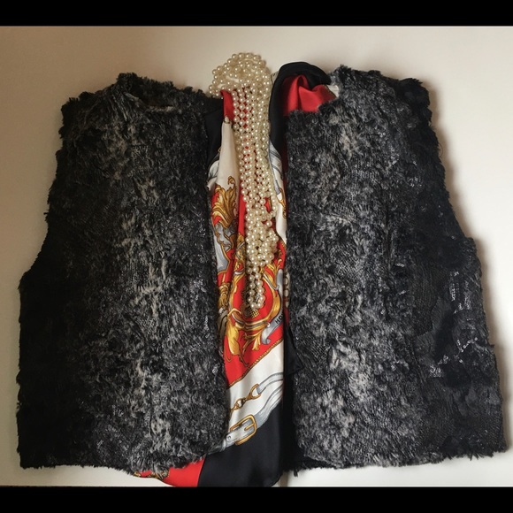 Faux black and gray fur vest with added sparkle😍 - Picture 7 of 8